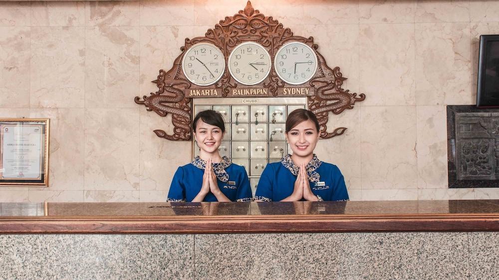 โรงแรมเมนารา บะห์เตรา Klandasan Kecil ภายนอก รูปภาพ