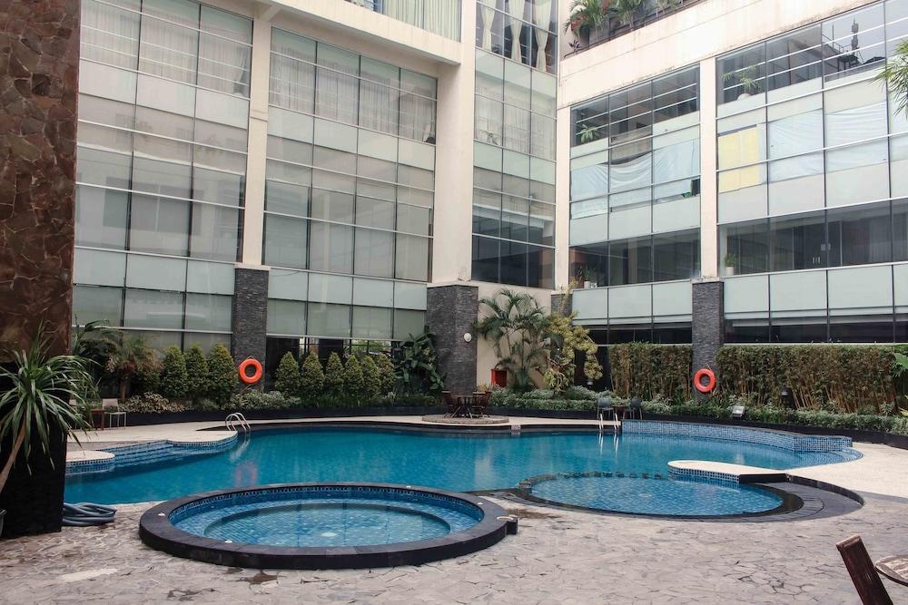 โรงแรมเมนารา บะห์เตรา Klandasan Kecil ภายนอก รูปภาพ
