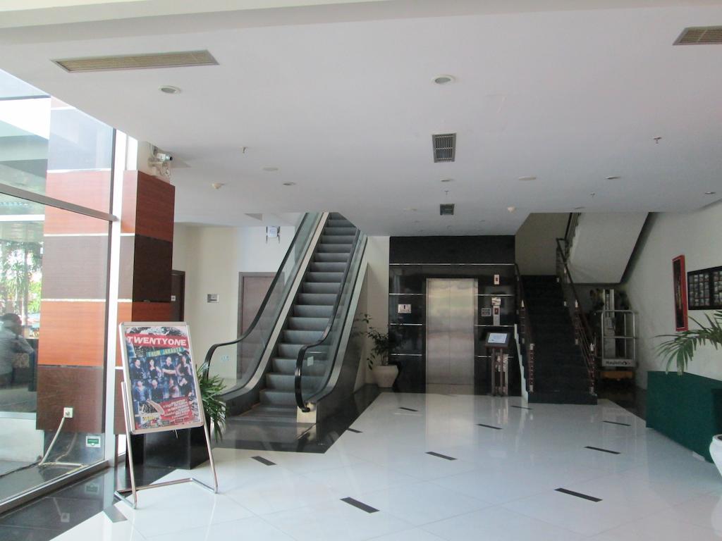 โรงแรมเมนารา บะห์เตรา Klandasan Kecil ภายนอก รูปภาพ